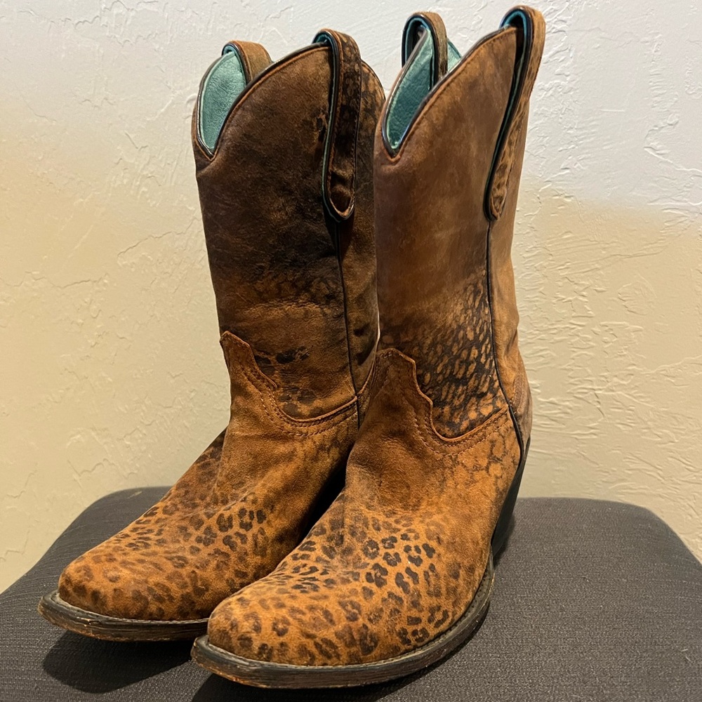 Women’s cheetah print corral western boots